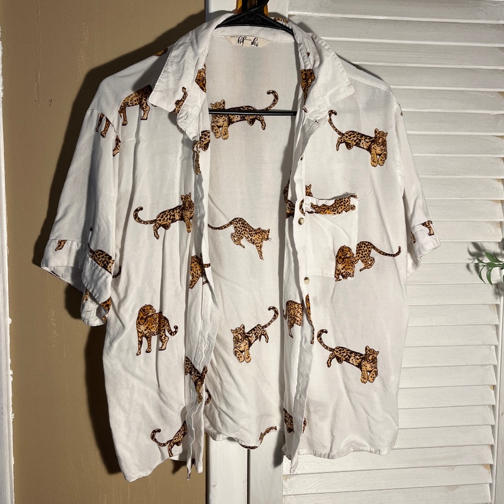 Leopard print shortsleeved shirt